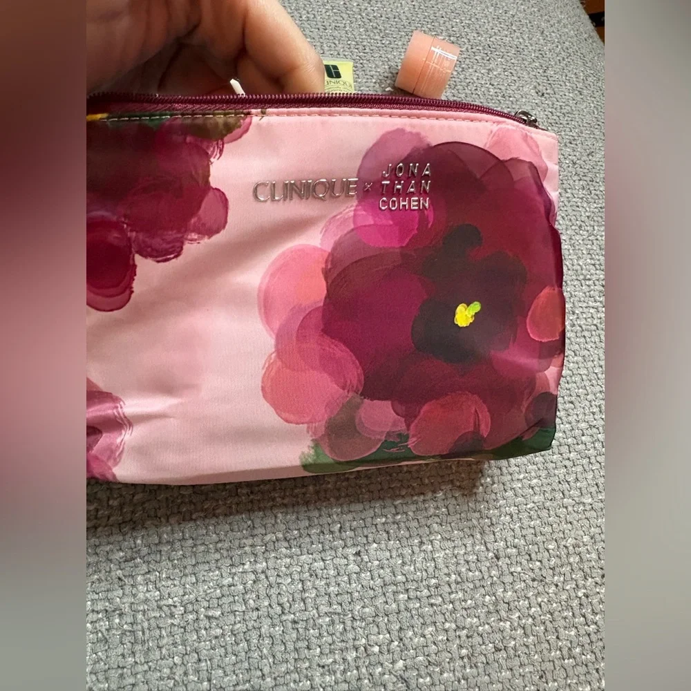 Clinique Luxury Sample Set + Jonathan Cohen Designer Floral Pouch - Picture 12 of 13